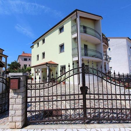Apartments Villa Mara Ровинь Экстерьер фото