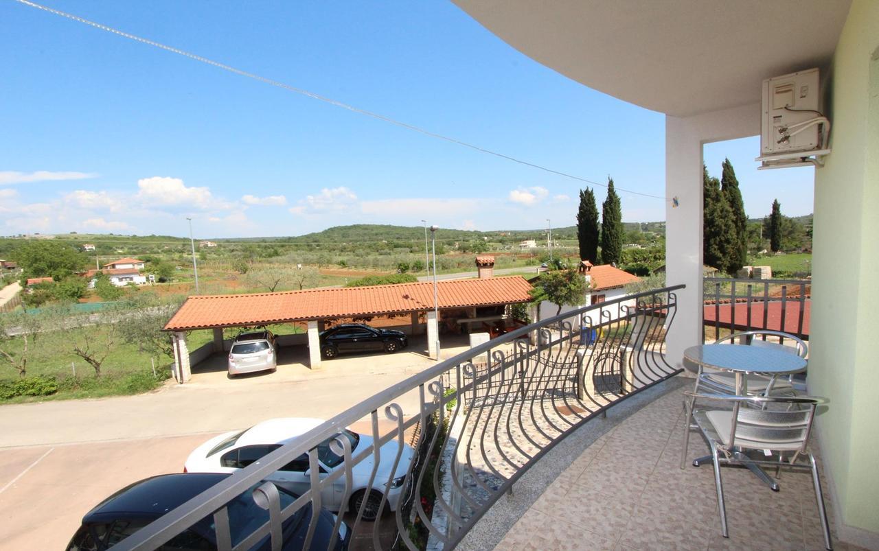 Apartments Villa Mara Ровинь Экстерьер фото