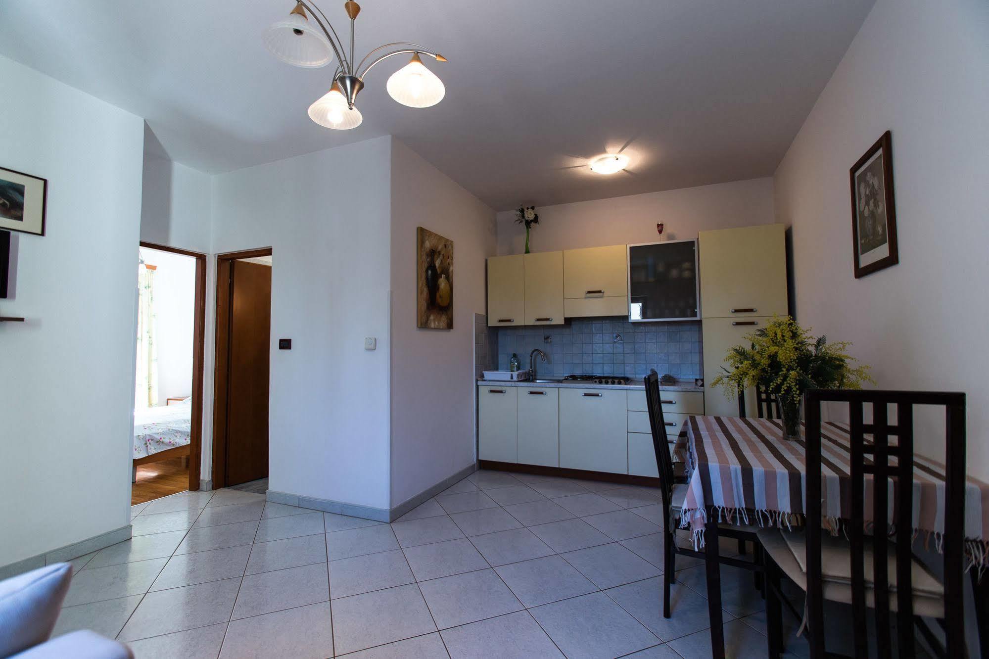Apartments Villa Mara Ровинь Экстерьер фото