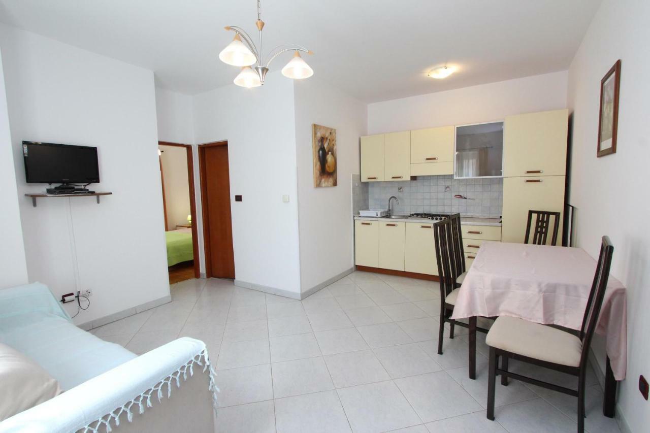 Apartments Villa Mara Ровинь Экстерьер фото