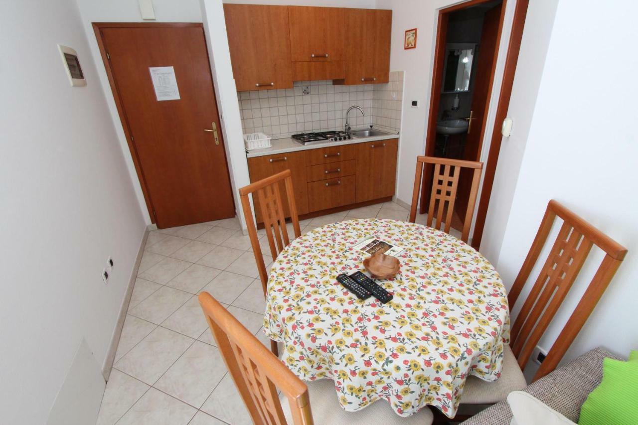 Apartments Villa Mara Ровинь Экстерьер фото