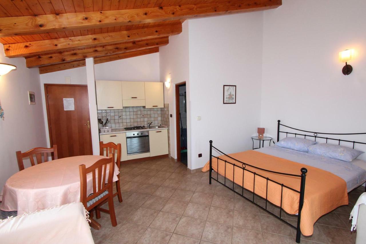Apartments Villa Mara Ровинь Экстерьер фото