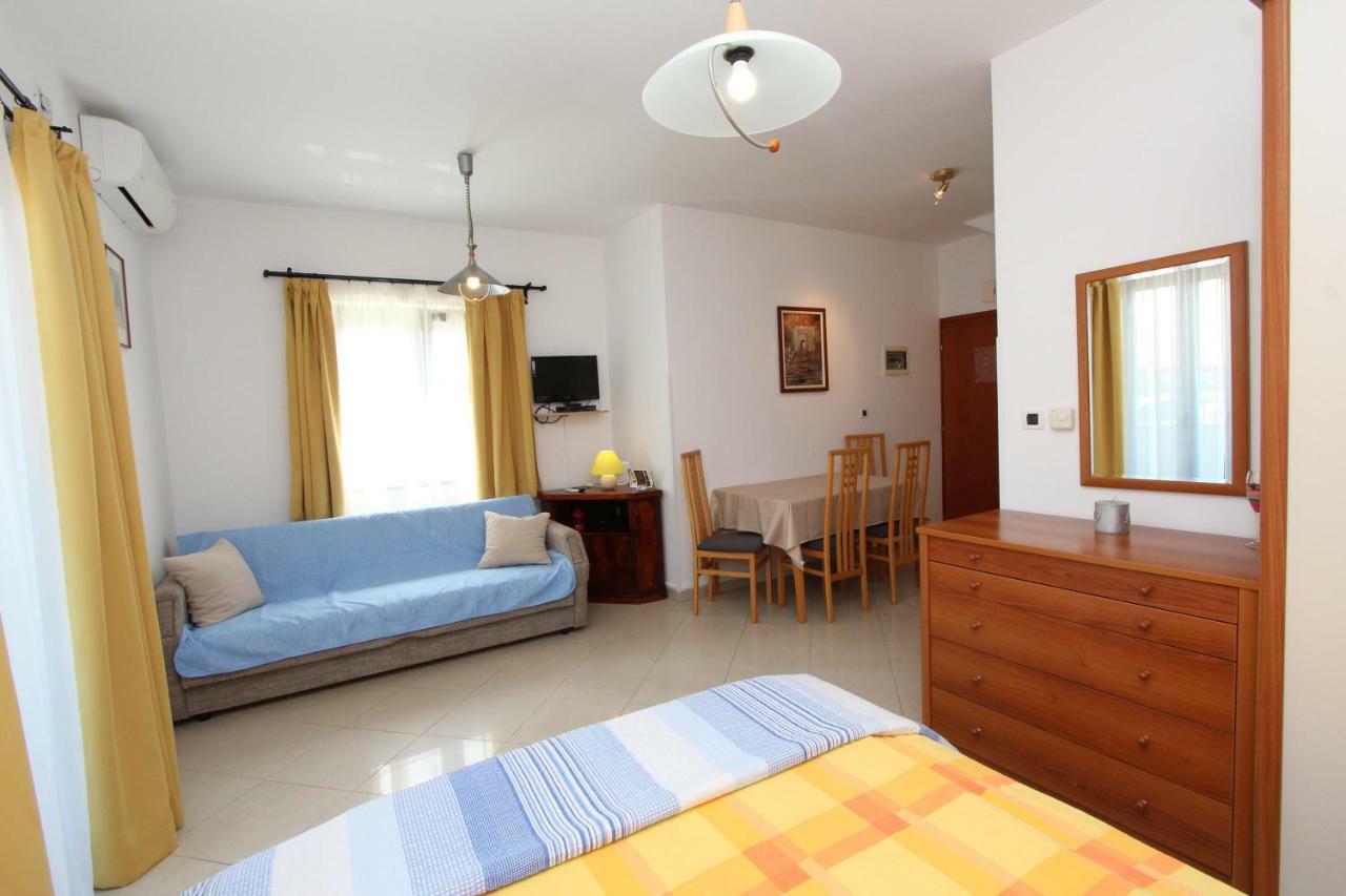 Apartments Villa Mara Ровинь Экстерьер фото